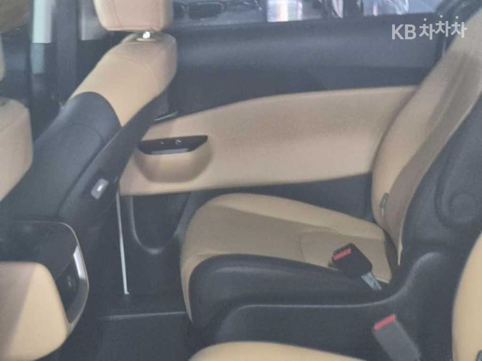 Kia Carnival — miniaturë 16