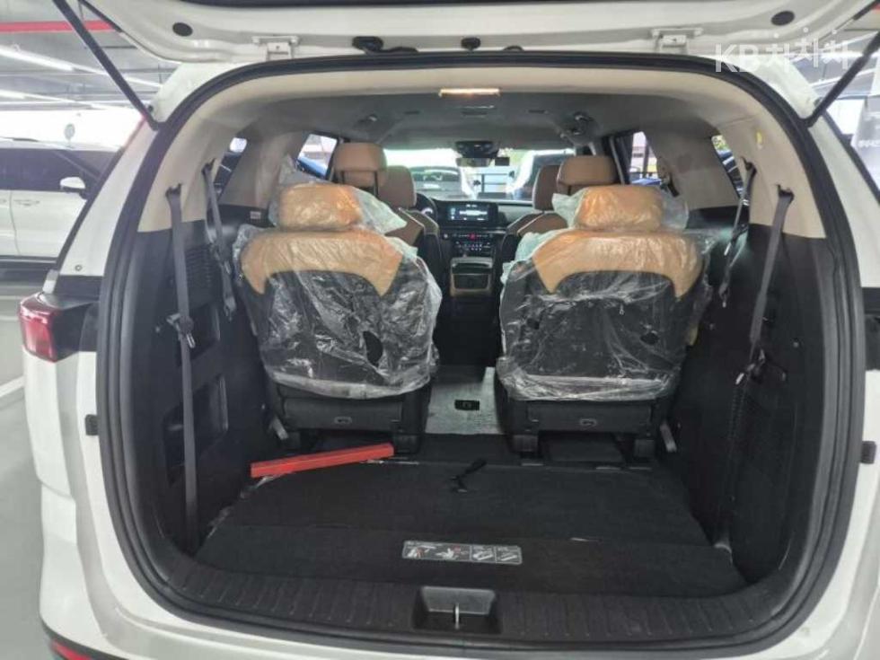 Kia Carnival — miniaturë 17