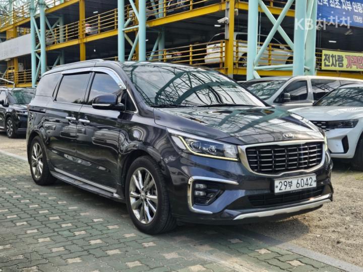 Kia Carnival 9인승 2.2 디젤 프레스티지 — foto 1