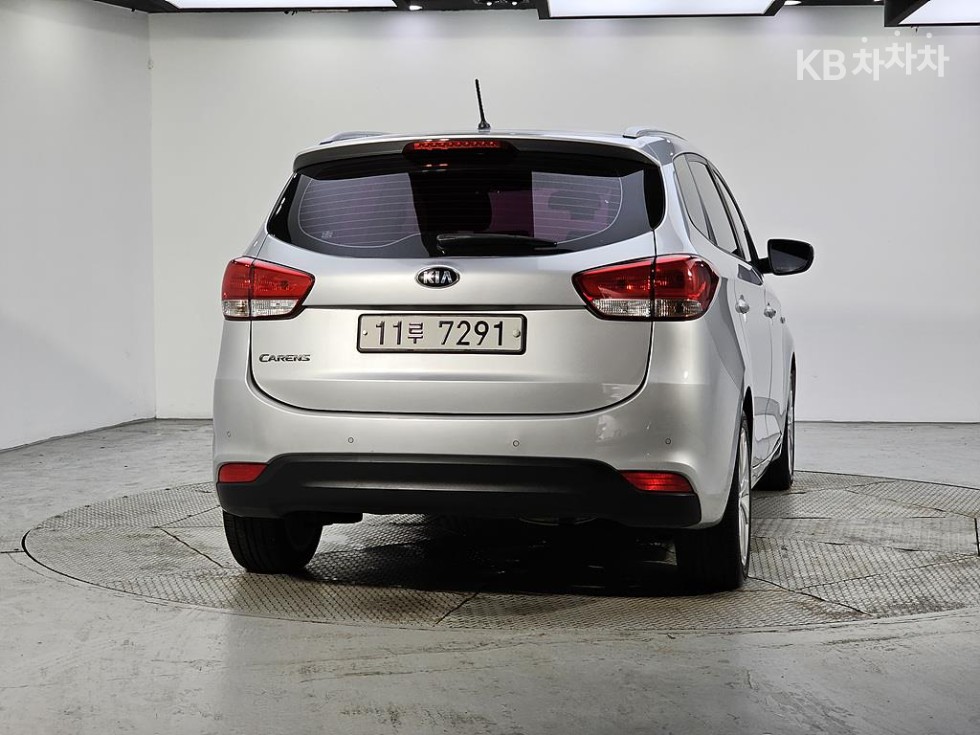 Kia Carens — miniaturë 3