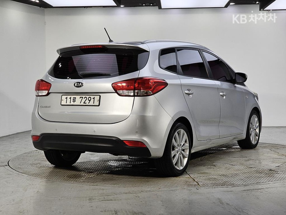 Kia Carens — miniaturë 4