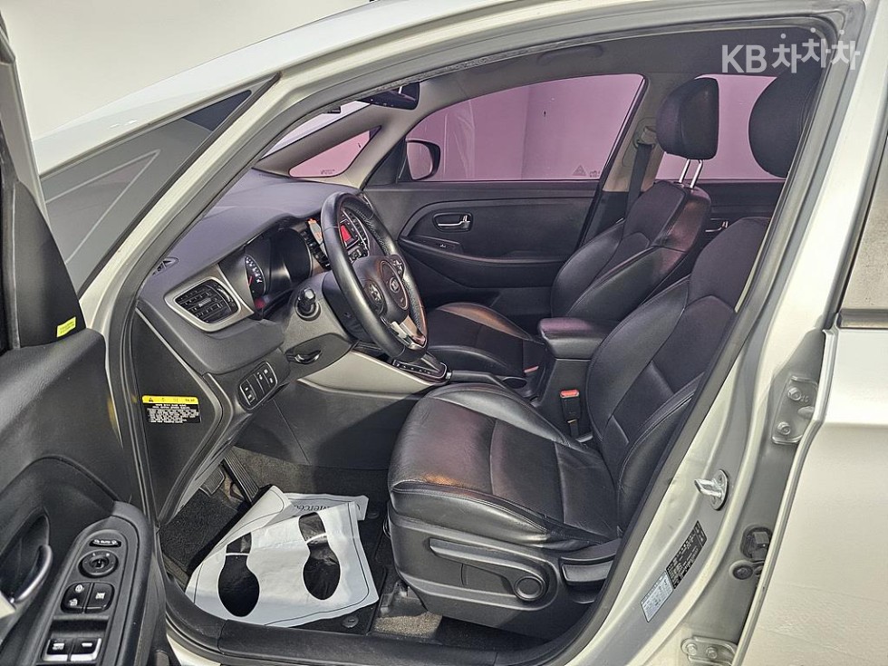 Kia Carens — miniaturë 8
