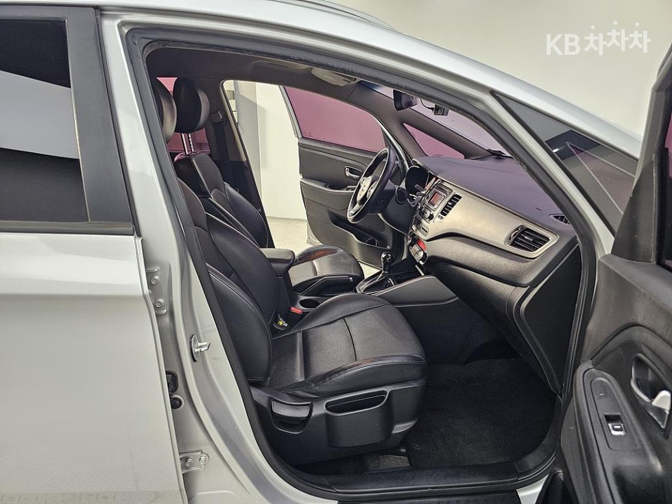 Kia Carens — miniaturë 11