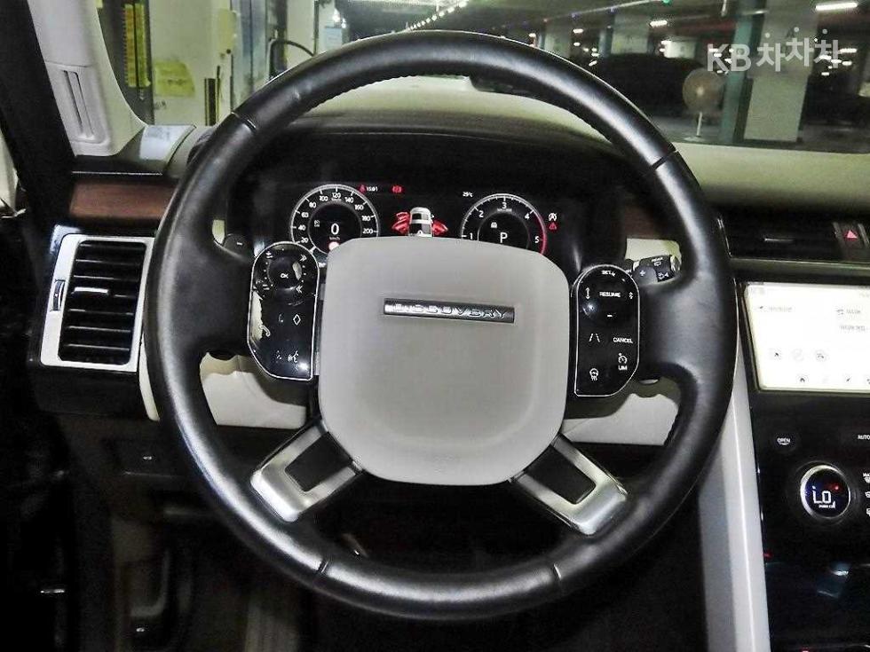 2020 Land Rover 5 photo