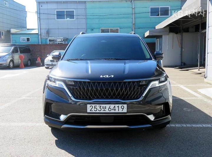 Kia Carnival D2.2 9인승 시그니처 — foto 1
