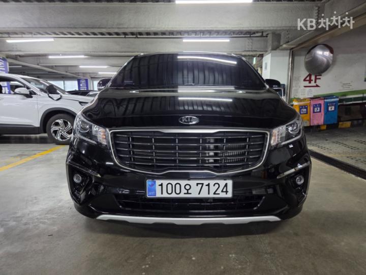 Kia Carnival 9  seats 2.2  diesel  luxury — foto 1