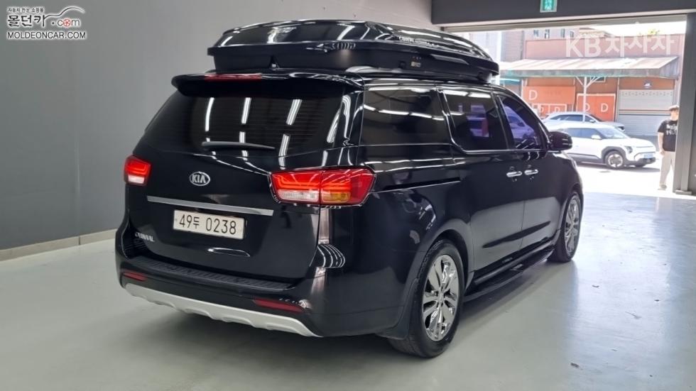 Kia Carnival — miniaturë 2