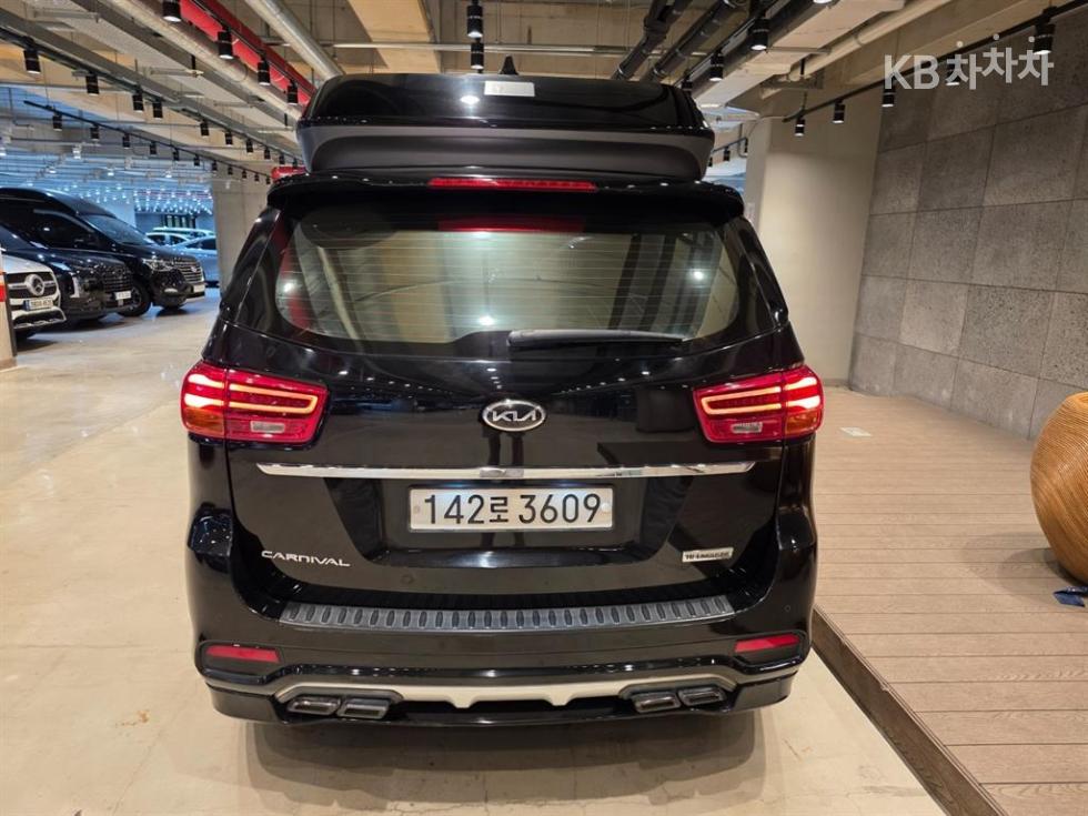 Kia Carnival — miniaturë 4