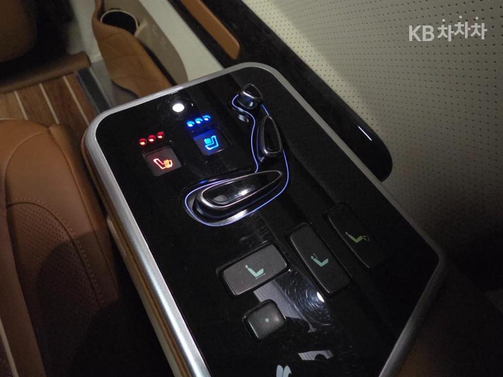 Kia Carnival — miniaturë 11