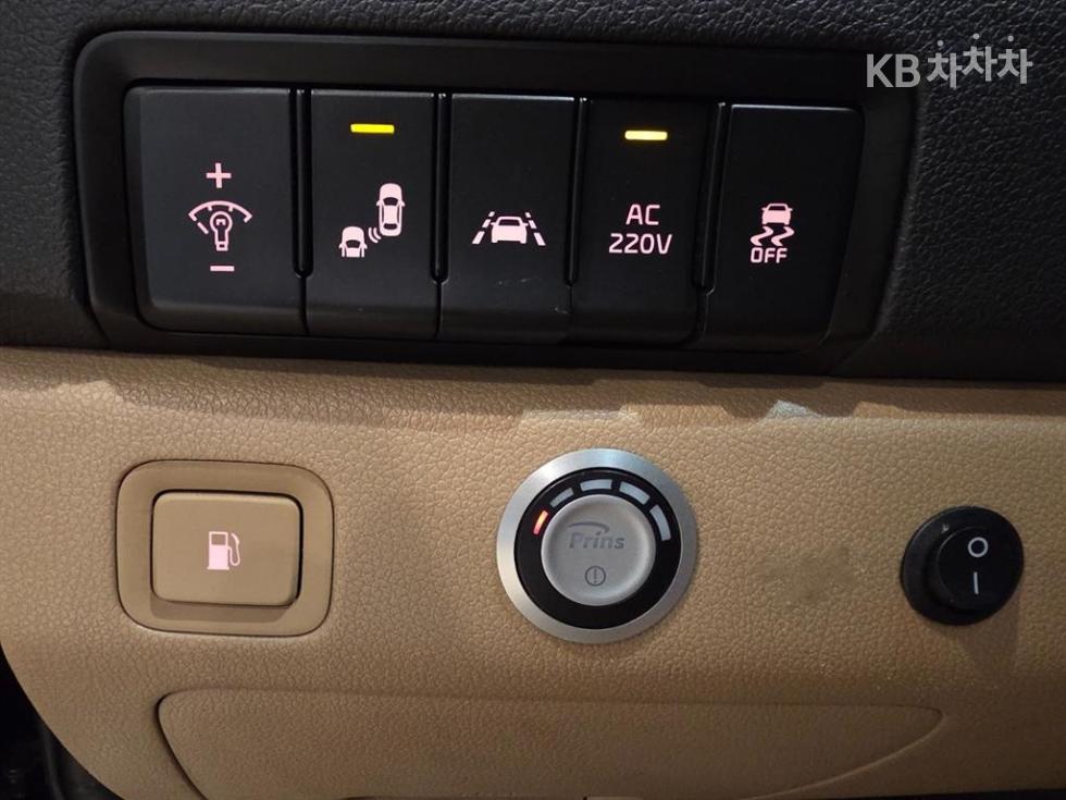 Kia Carnival — miniaturë 13