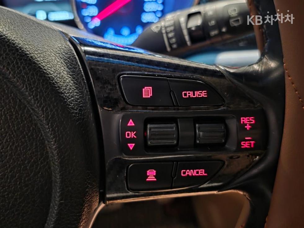 Kia Carnival — miniaturë 15