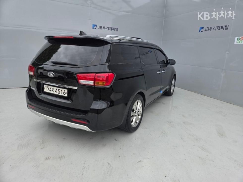 Kia Carnival — miniaturë 4
