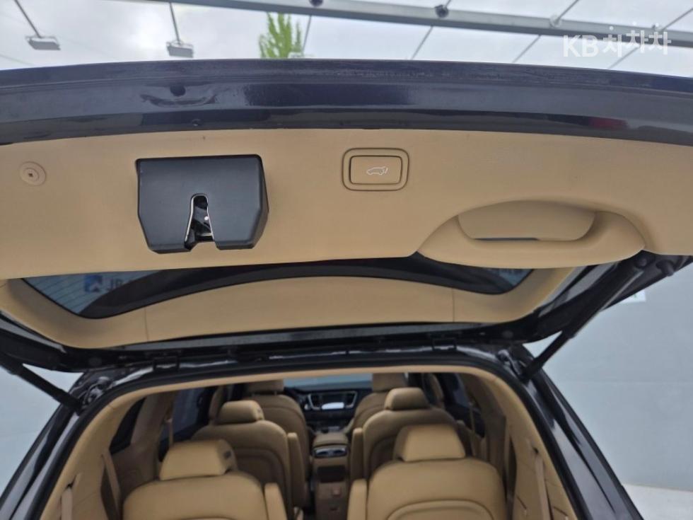 Kia Carnival — miniaturë 7