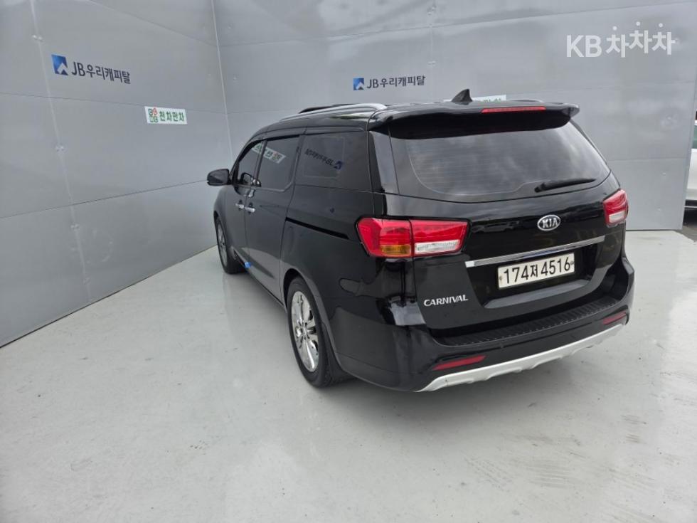 Kia Carnival — miniaturë 5