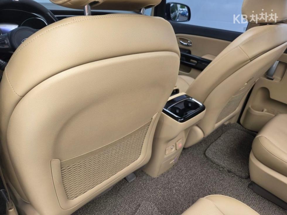 Kia Carnival — miniaturë 10