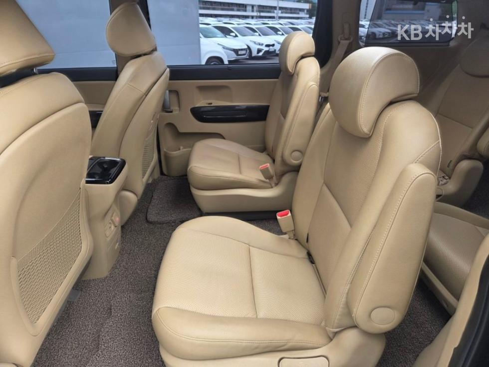Kia Carnival — miniaturë 9