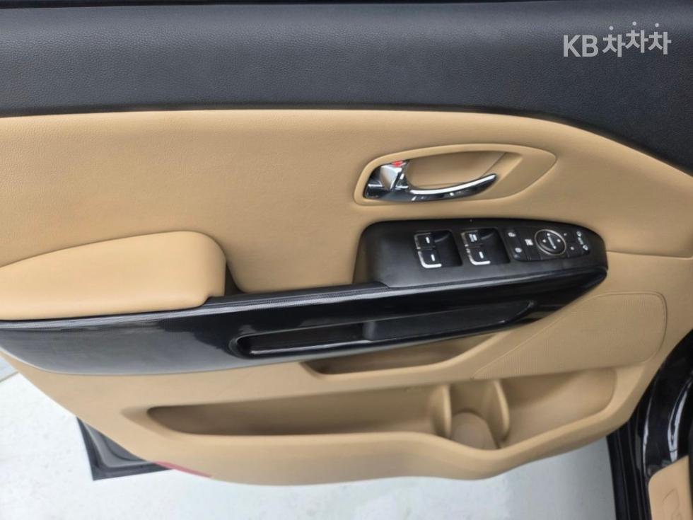 Kia Carnival — miniaturë 12