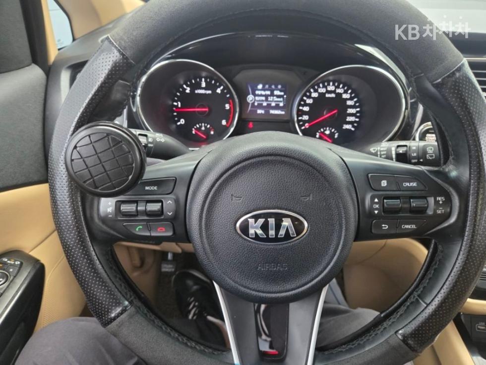 Kia Carnival — miniaturë 15