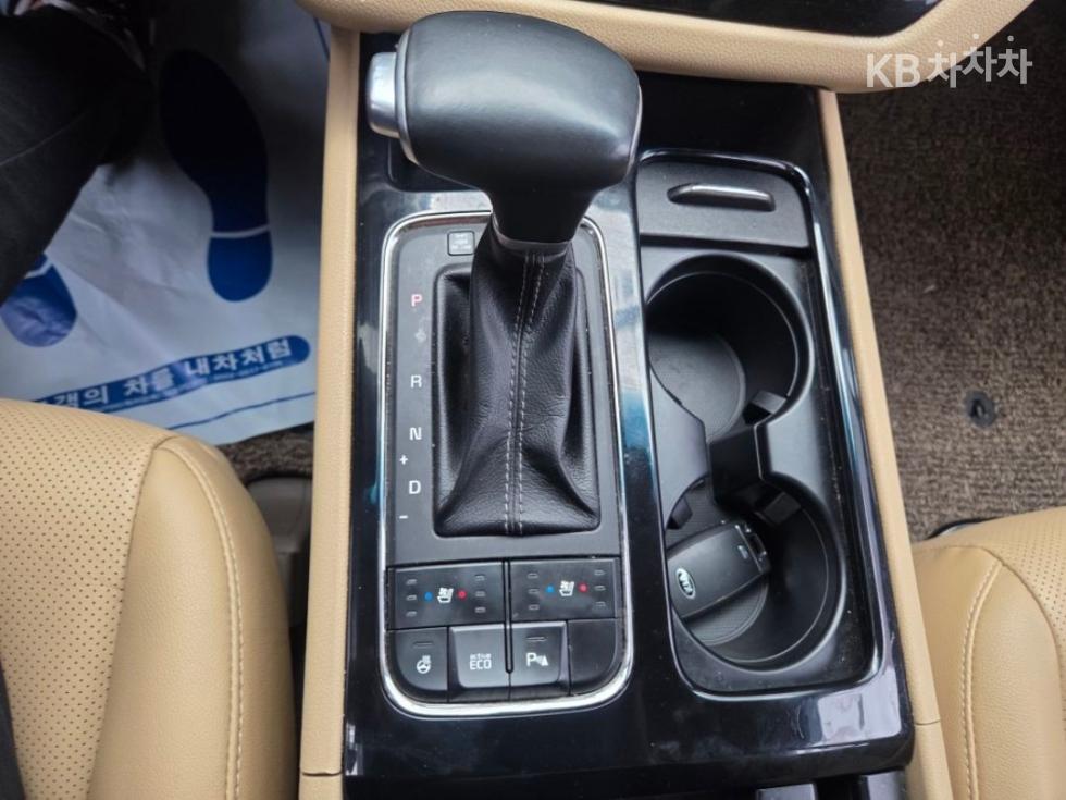 Kia Carnival — miniaturë 19