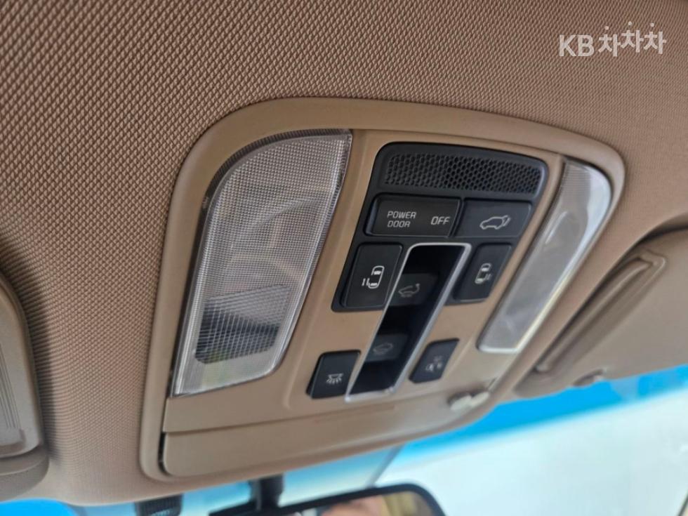 Kia Carnival — miniaturë 17