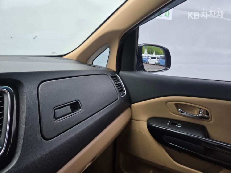 Kia Carnival — miniaturë 20