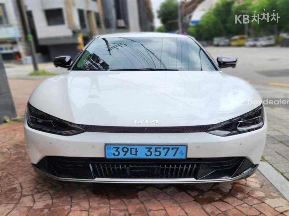 기아 EV6 2021년식 기아 EV6 롱 레인지 2WD 어스