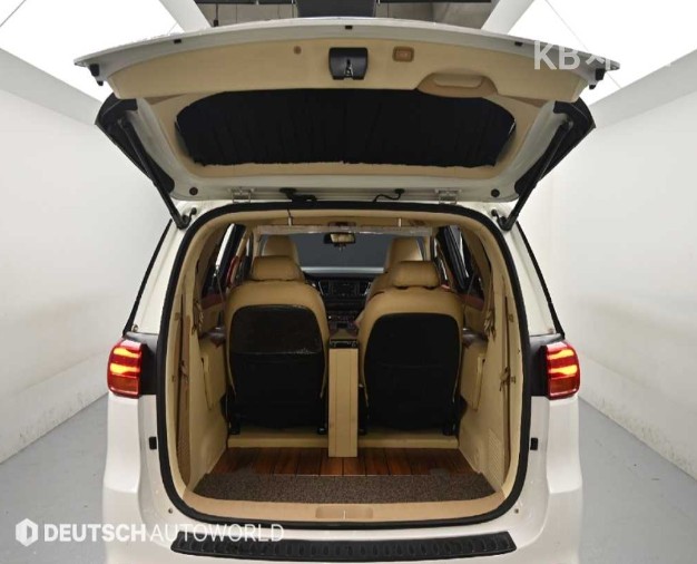 Kia Carnival — miniaturë 17