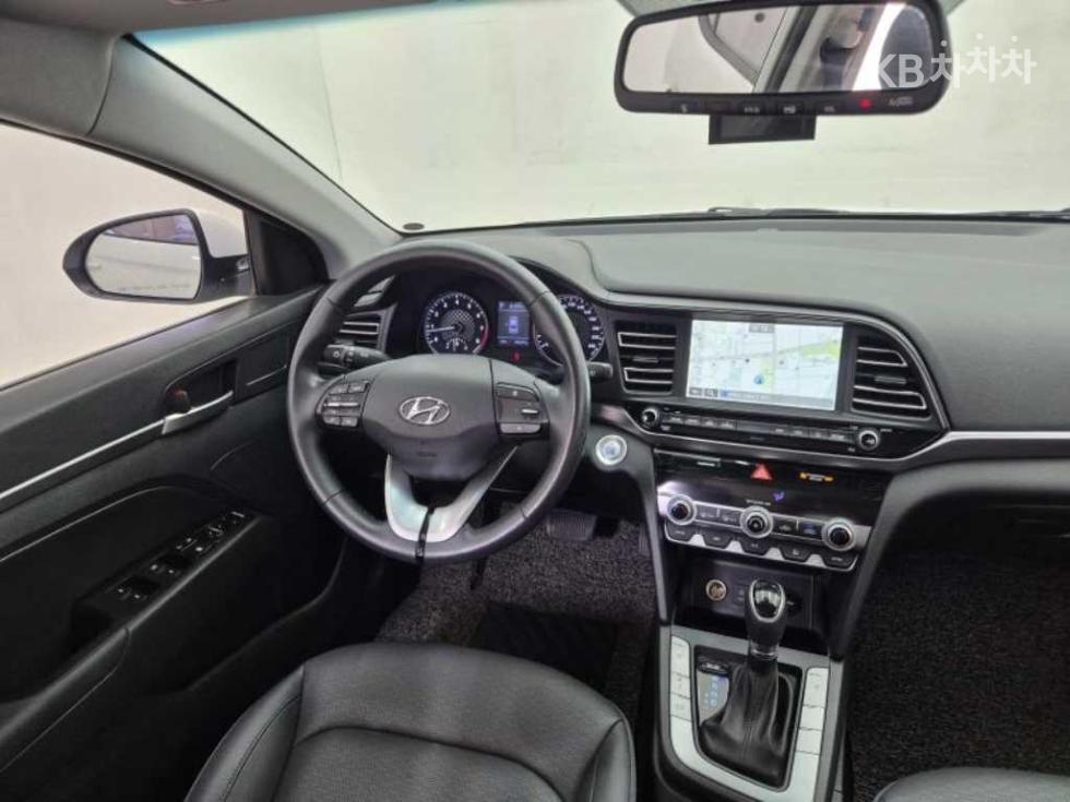 Hyundai Avante — miniaturë 8
