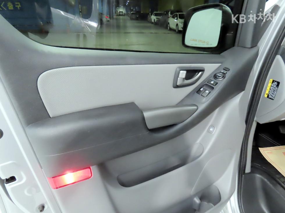 Hyundai Starex — miniaturë 13