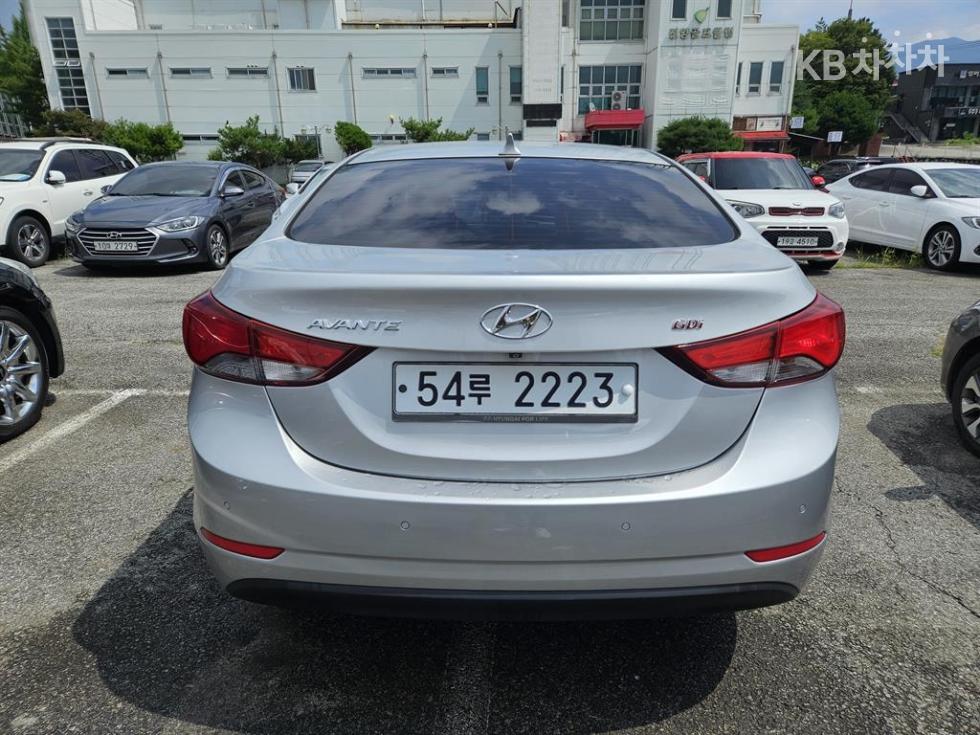 Hyundai Avante — miniaturë 5