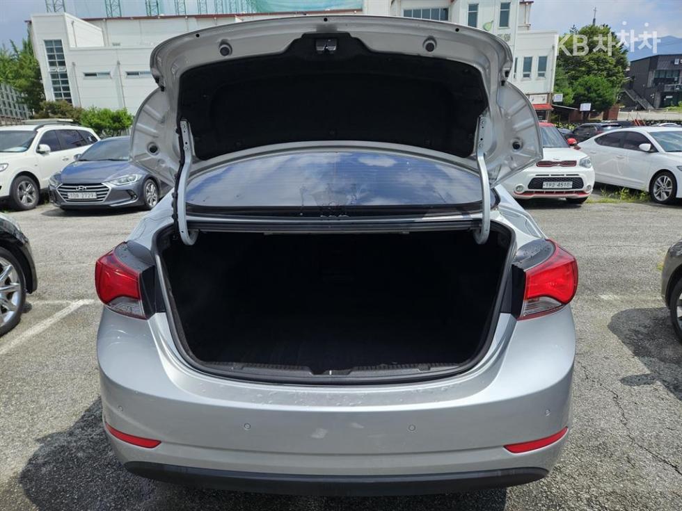 Hyundai Avante — miniaturë 6