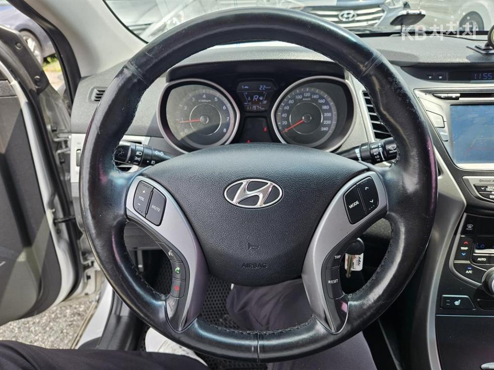 Hyundai Avante — miniaturë 16