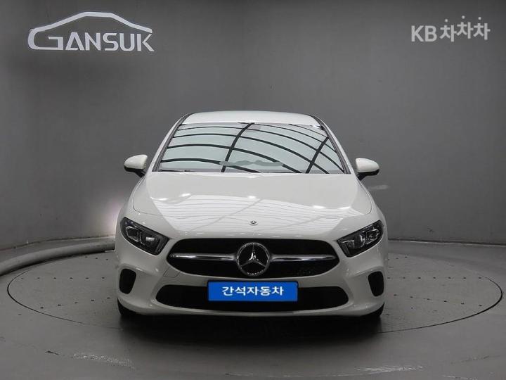 Mercedes-Benz A-klasse A220 Sedan — foto 1