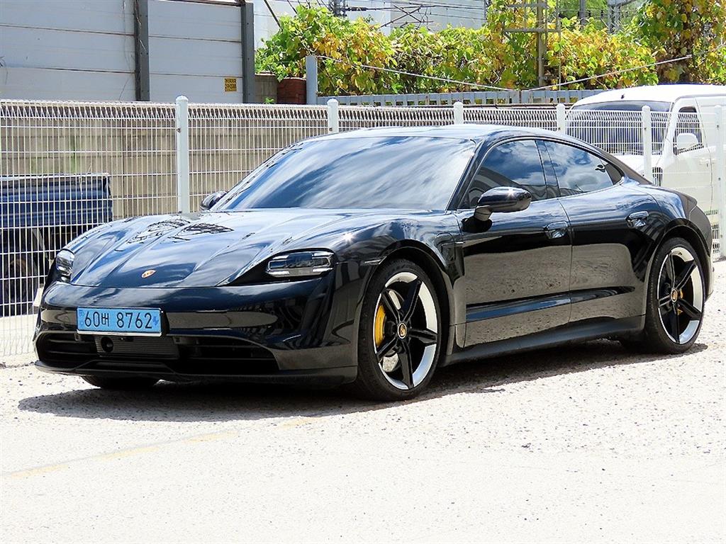 Porsche Taycan — miniaturë 2