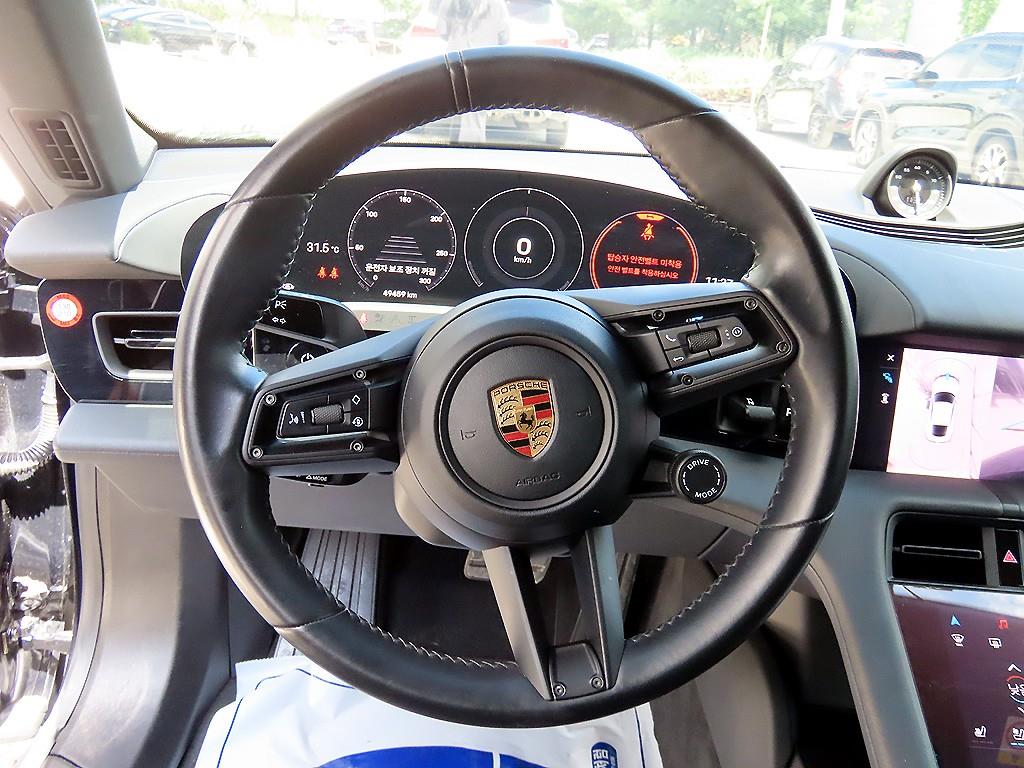 Porsche Taycan — miniaturë 8