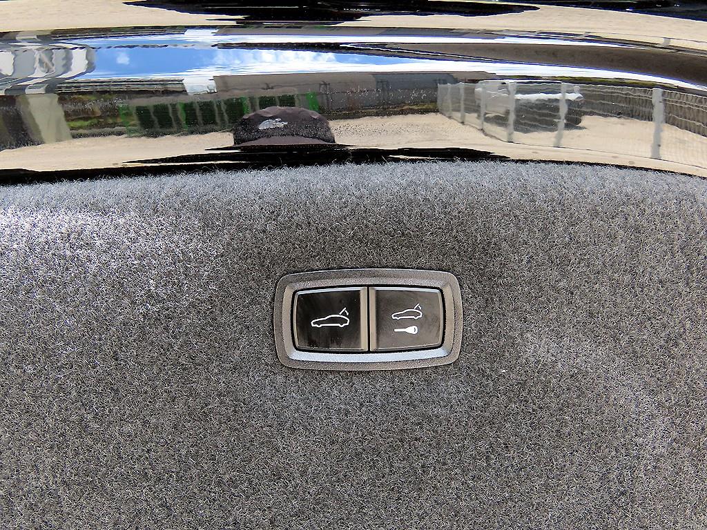 Porsche Taycan — miniaturë 18