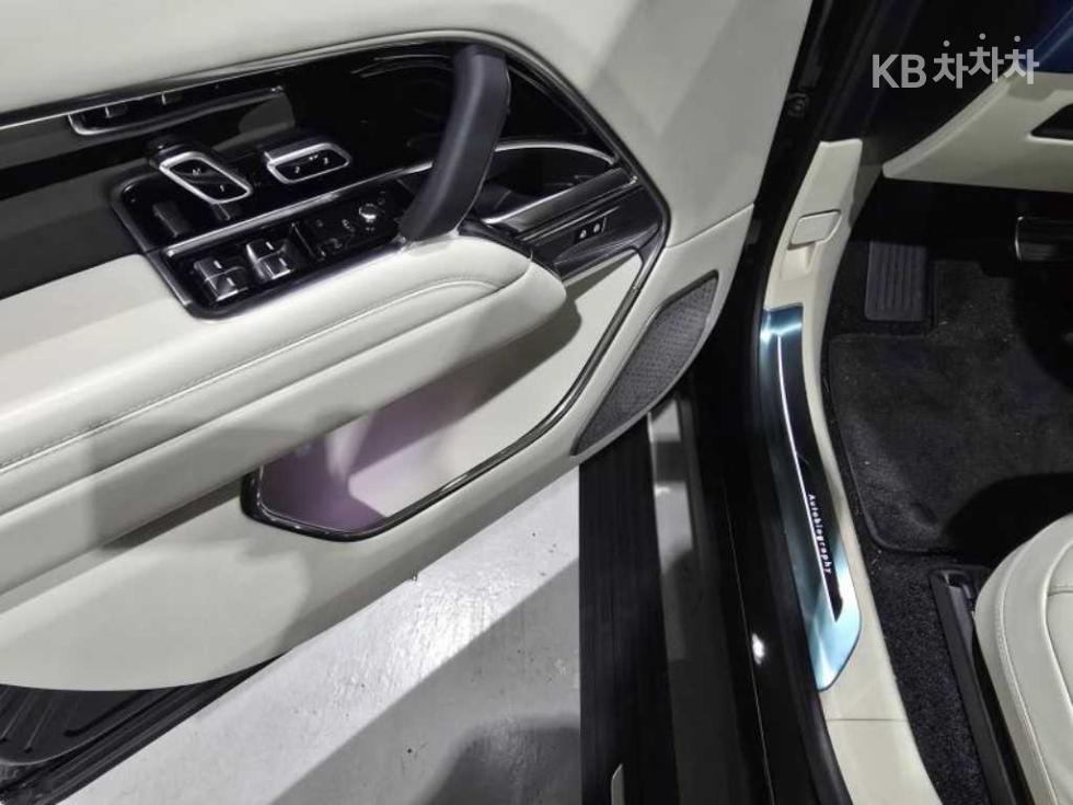Land Rover Range Rover — miniaturë 9