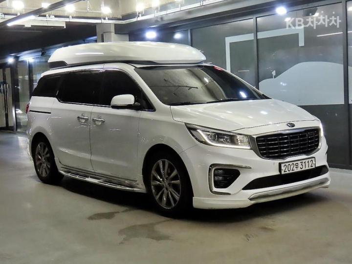 Kia Carnival 9-Seater Hi-Limousine Noblesse Special — foto 1