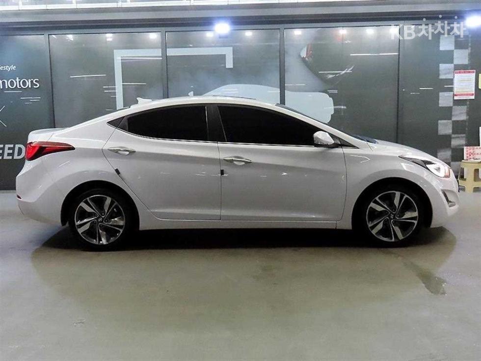 Hyundai Avante — miniaturë 3