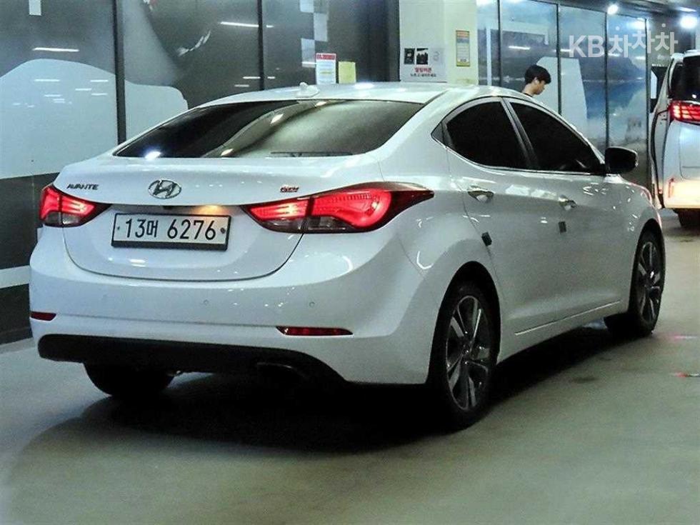 Hyundai Avante — miniaturë 4