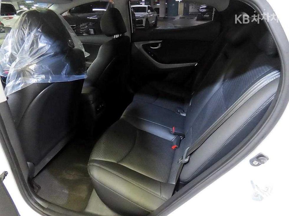 Hyundai Avante — miniaturë 7