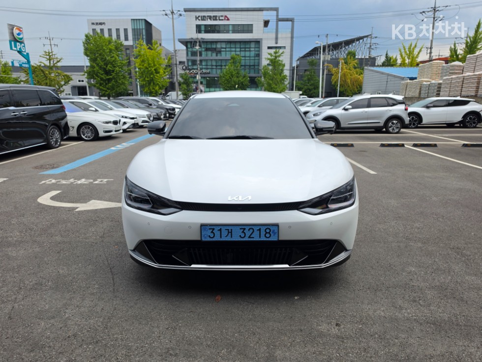 기아 EV6 2023년식 기아 EV6 롱 레인지 2WD 어스