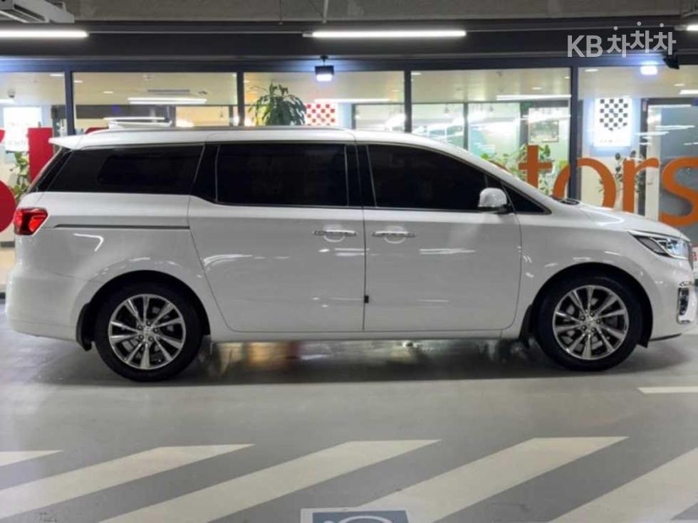 Kia Carnival PRESTIGE — фото 3