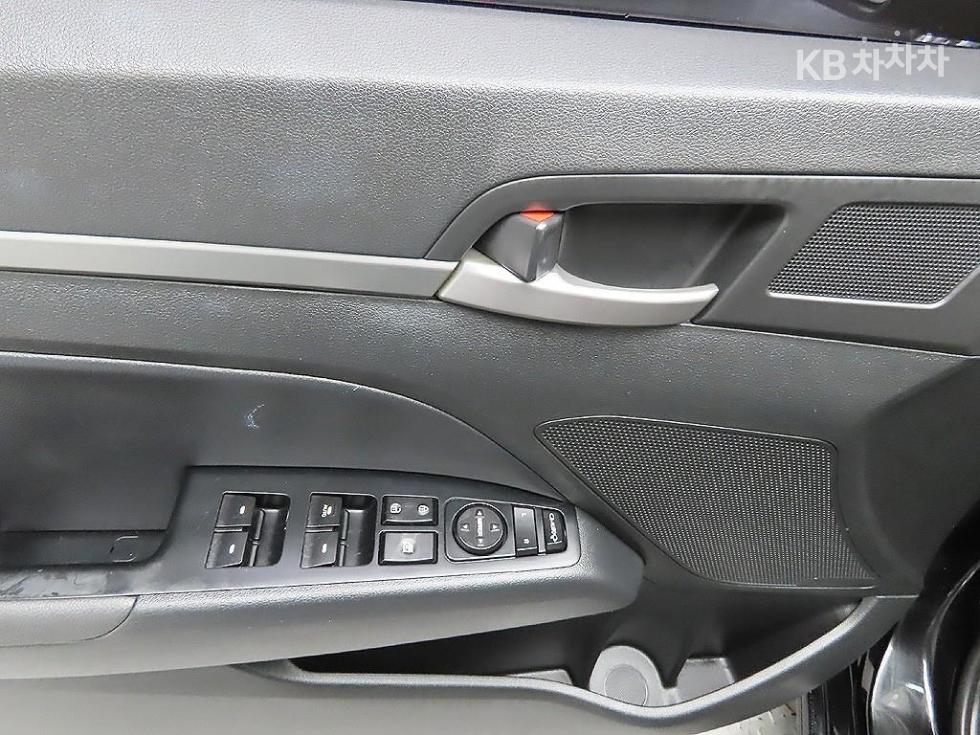 Hyundai Avante — miniaturë 10
