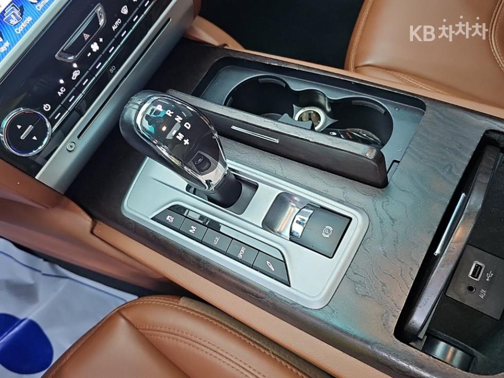 Maserati Quattroporte — miniaturë 8