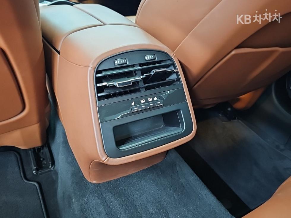 Maserati Quattroporte — miniaturë 13