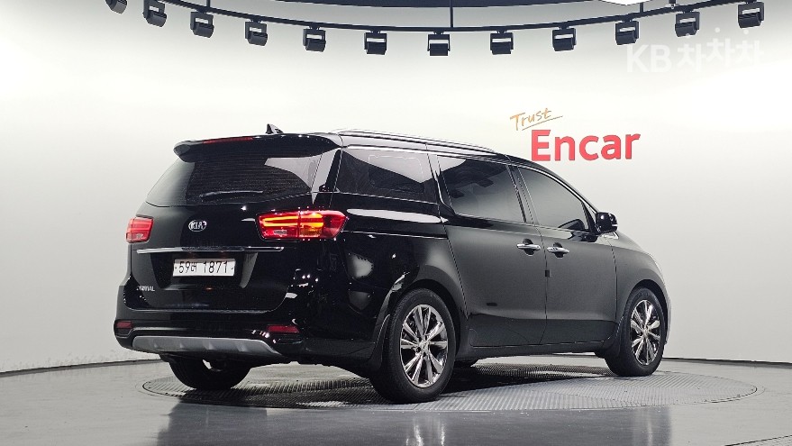 Kia Carnival — miniaturë 2