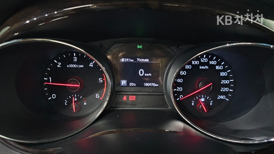 Kia Carnival — miniaturë 8