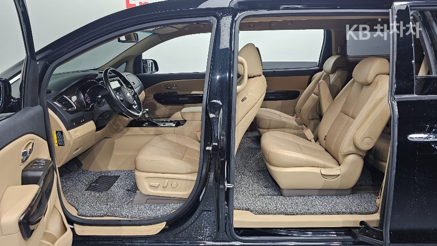 Kia Carnival — miniaturë 10