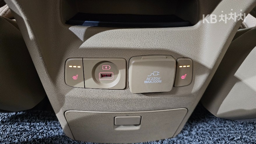 Kia Carnival — miniaturë 18